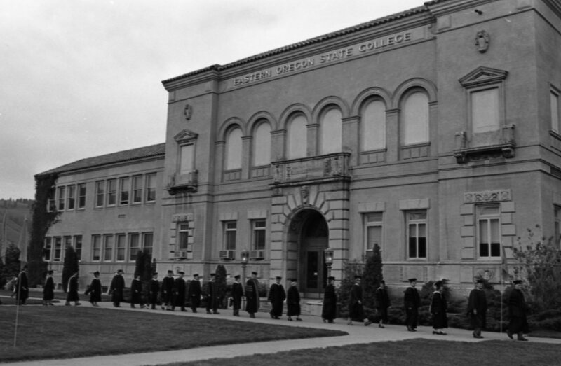 1977 Graduation, Faculty Walk 02