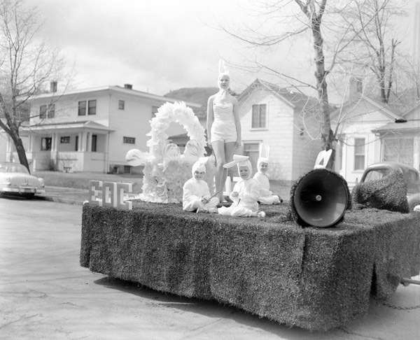 1957 Parade, Spring Float 2-1