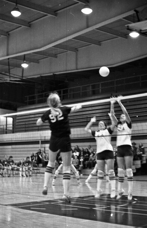 1974 Volleyball Action 07