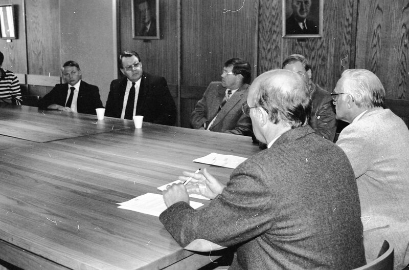 1987 Meeting, Signing 08