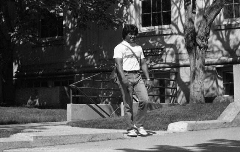 1985 Students, May Outdoor Candid Shots 13