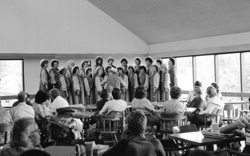 1982 Summer Graduation, Chorus 02