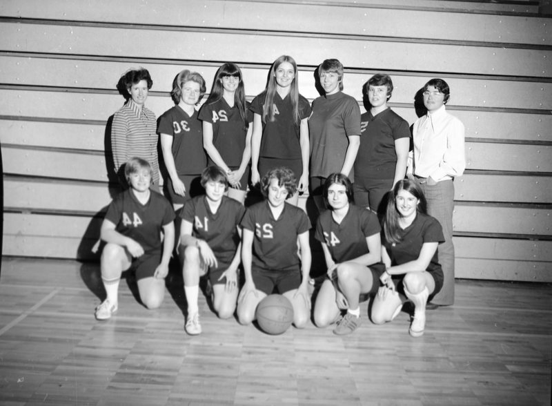 1972 Women's Basketball Team 01