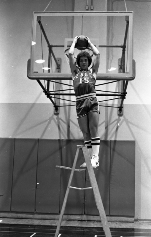 1977 Basketball Player 10