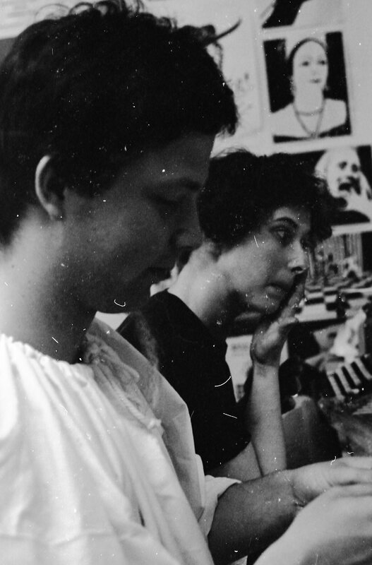 70's Theater Makeup Room 04