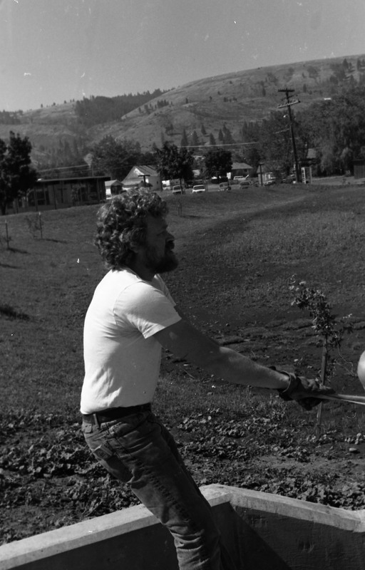 1981 Sculpture, Amphitheater Install 25