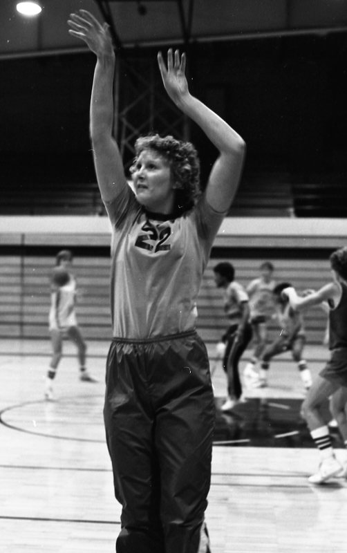 1981 Women's Basketball Player, Susan Howard 04