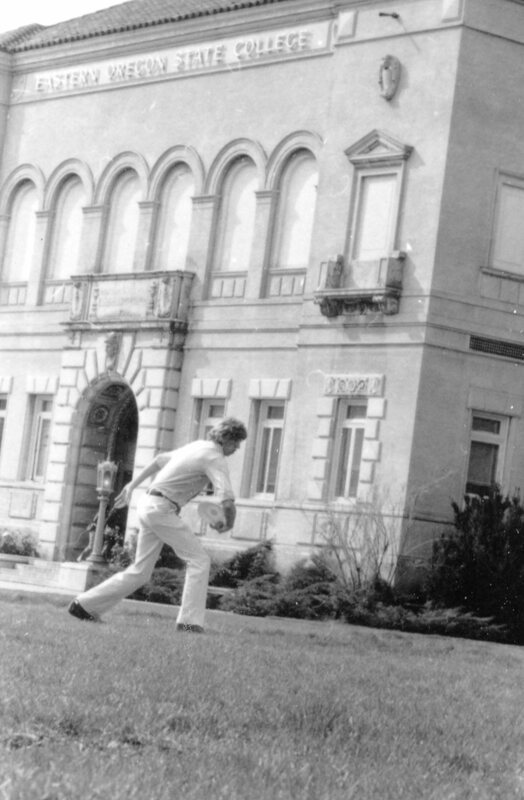 1976 Student, Frisbee 10