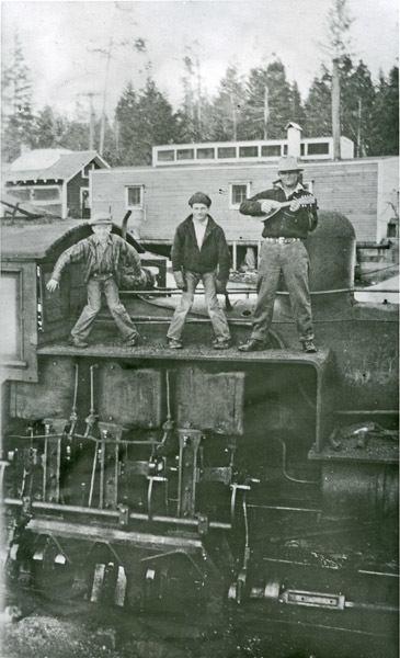 Maxville, Entertainment 2