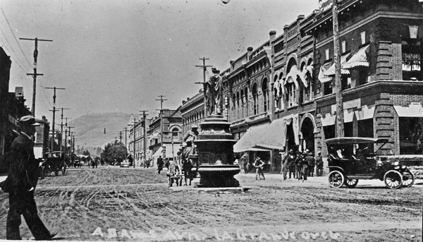 La Grande, Street Scene 35
