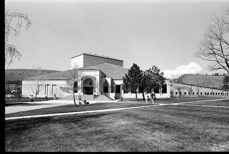 1991 Students, Walking 08