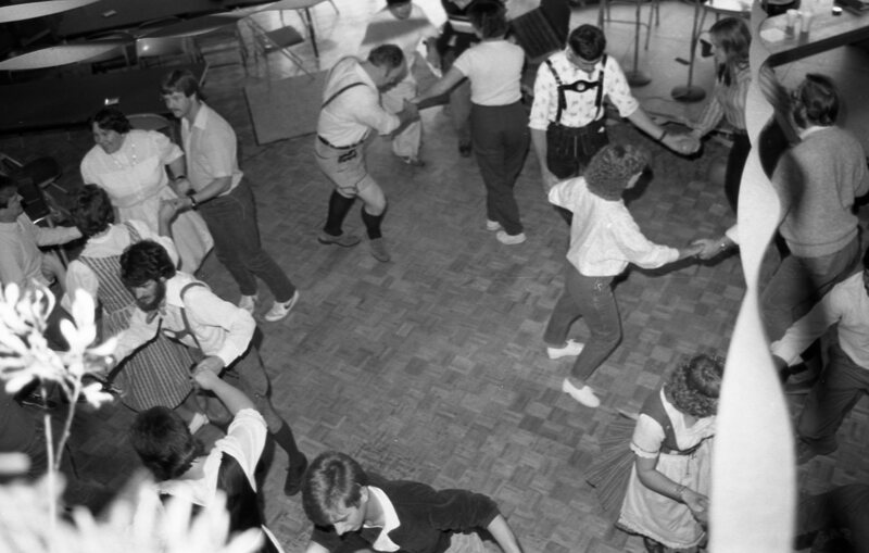 1985 Octoberfest, Folk Dancing Guests 08