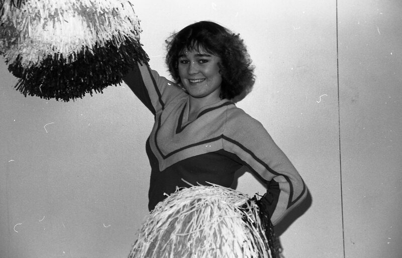1985 Football Cheerleaders 17