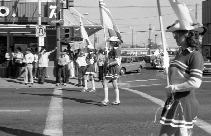 1981 Homecoming Parade, Cheerleaders 02