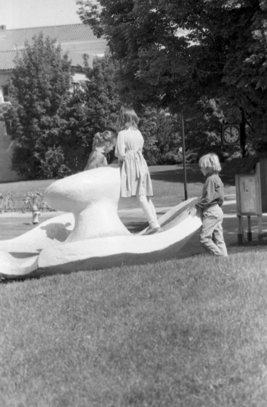 1987 Ackerman Elementary School, Outdoors 01