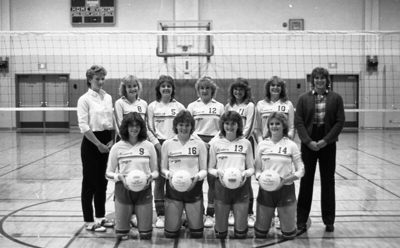 1983 Volleyball Team 04