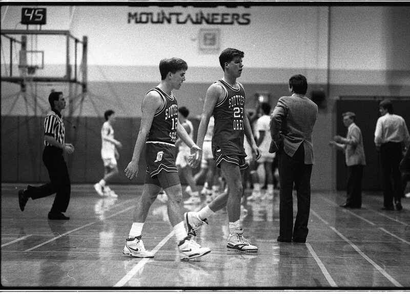 1991 Men's Basketball Action, Southern Oregon at EOSC 17