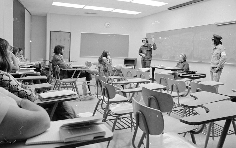 1974 Classroom, Political Science 07