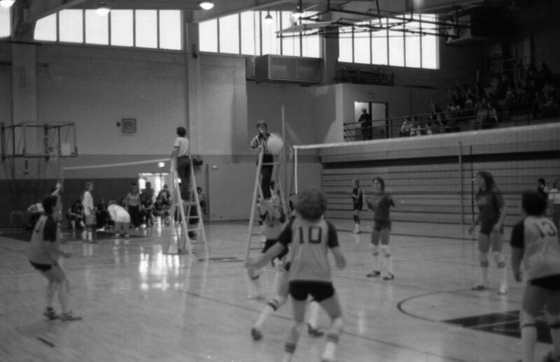 1976 Volleyball Action 02