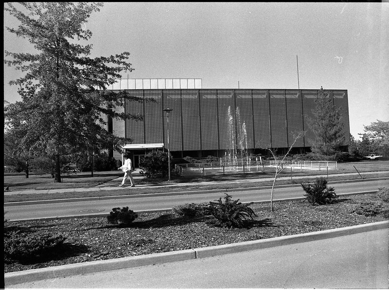 1989 Badgley Hall 02