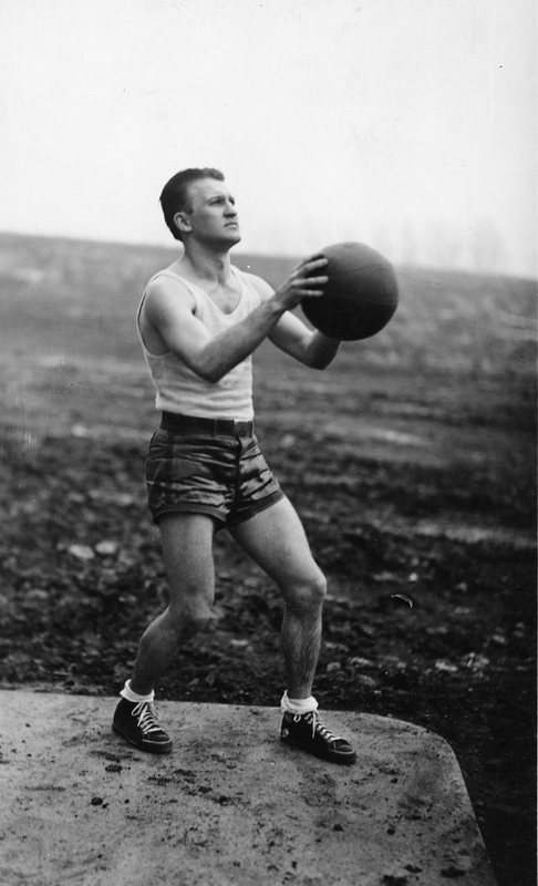 30's Basketball Player 12