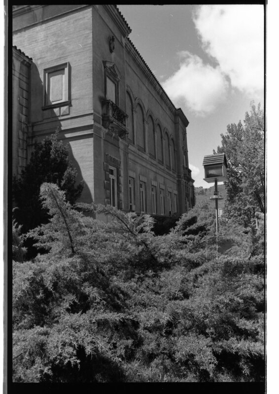 1989 Inlow Hall Birdfeeder 01