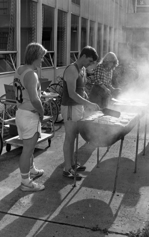 1982 Students, BBQ 04