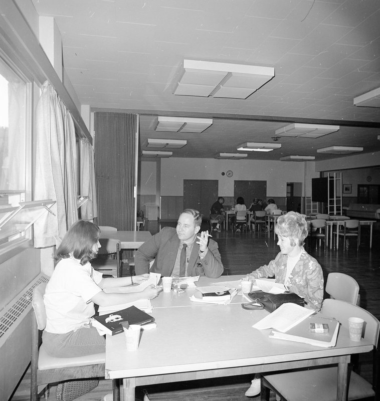 1970 Meeting, Hoke Building 01