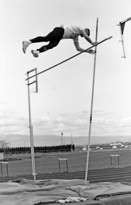 1986 Track Meet, Pole Vault 04