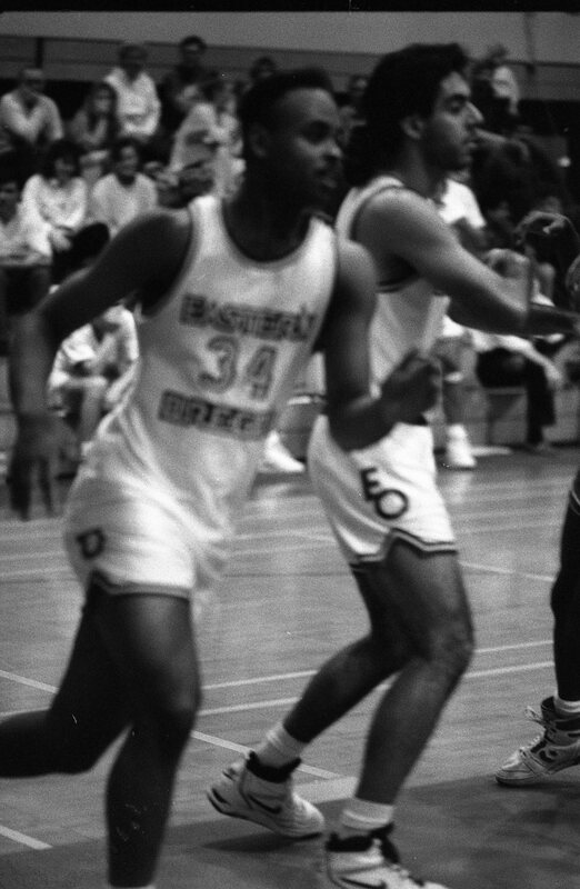 1991 Men's Basketball Action, Southern Oregon at EOSC 26