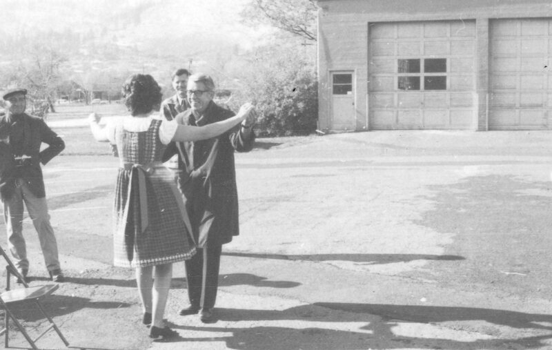 1975 Octoberfest, Folk Dancing 02