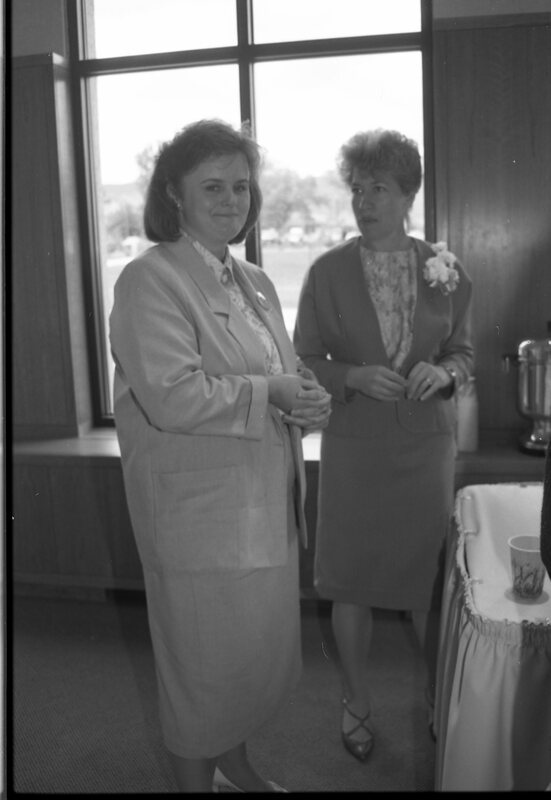 1990 Loso Hall Dedication, Reception 07