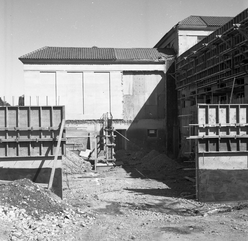 1971 Walter M. Pierce Library Remodel, Foundation 01