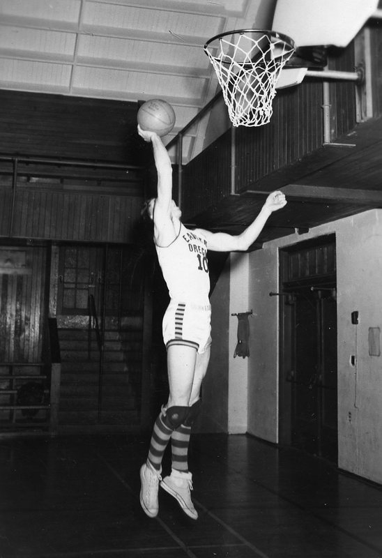 1948-49 Basketball Player 8-2