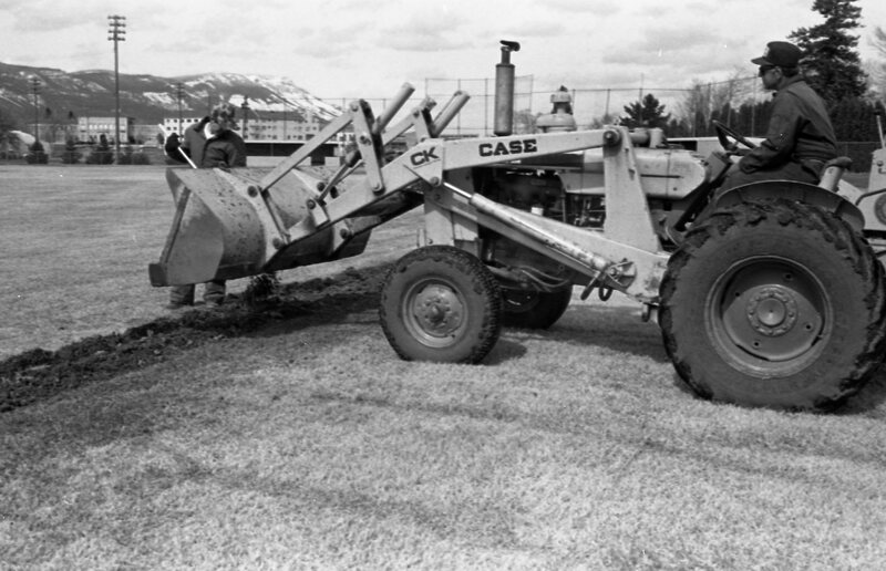 1985 Baseball Field, Scoreboard Installation 02