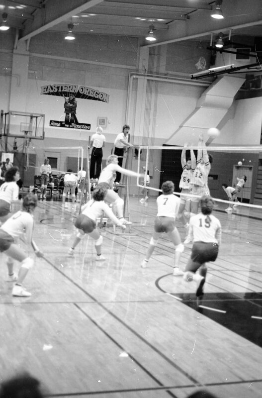 1985 Volleyball Action 22
