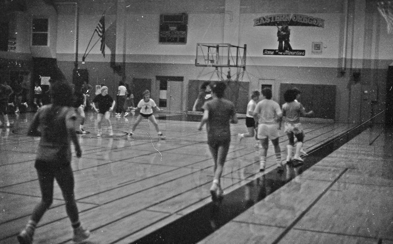 1985 Women's Basketball Practice 02
