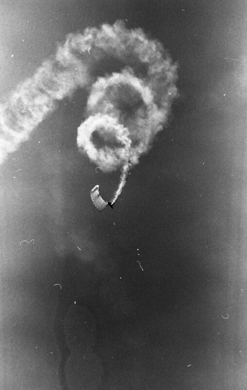 1987 New Student Days, Parachutist 05