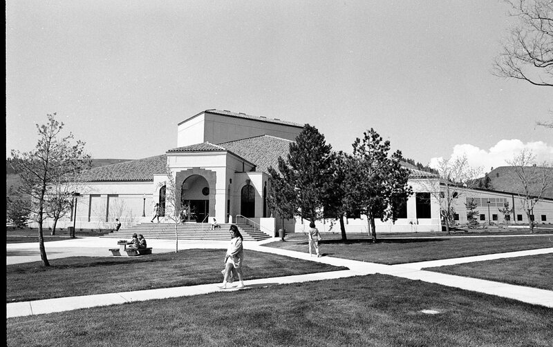 1991 Students, Walking 13