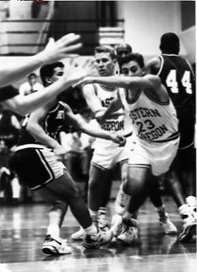 1992-93 Basketball Action 1