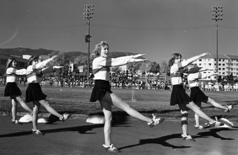 1977 Cheerleaders 16