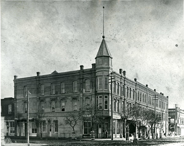 La Grande Hotel, Foley