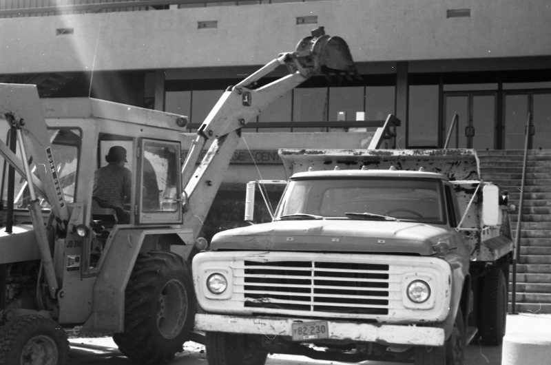 1981 Hoke Hall Entrance Construction 04