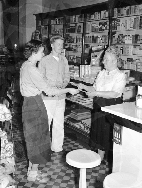 1949-50 Students, Shopping 1-1