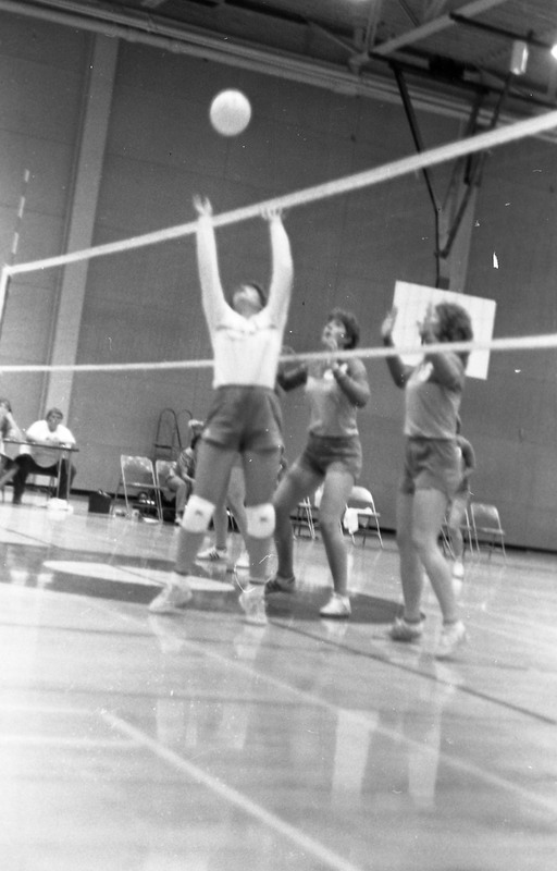 1984 Volleyball Action, EOSC vs. BMCC 02