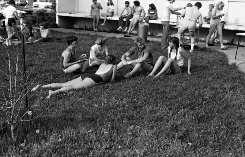 1982 Students, BBQ 06