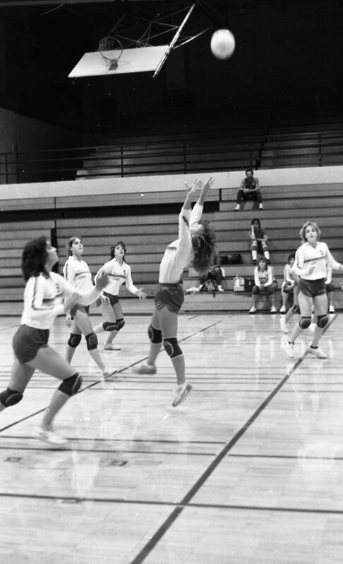 1983 Volleyball, EOSC vs. Lewis &amp; Clark, Action 02
