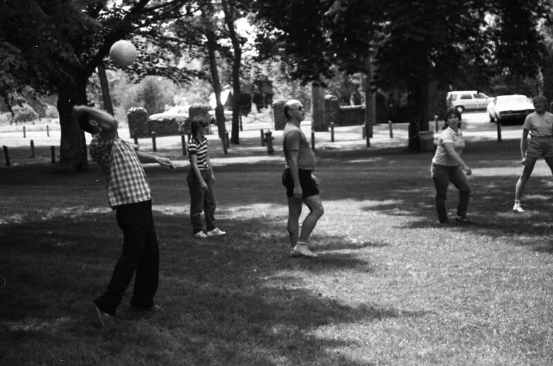 1985 Employees, Picnic at Riverside Park 07