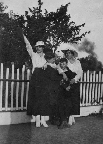 Reuter, Women & Boys
