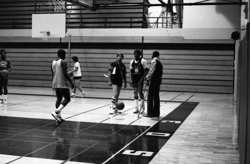1981 Men's Basketball Practice 03